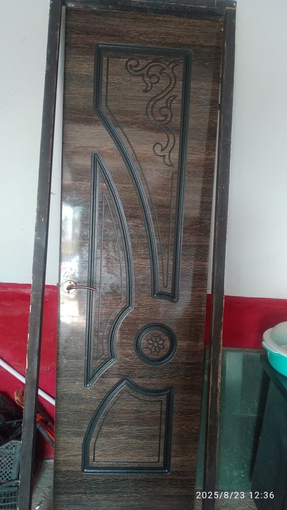 Eshiklar Mdf b/u lekin xolati yaxshi