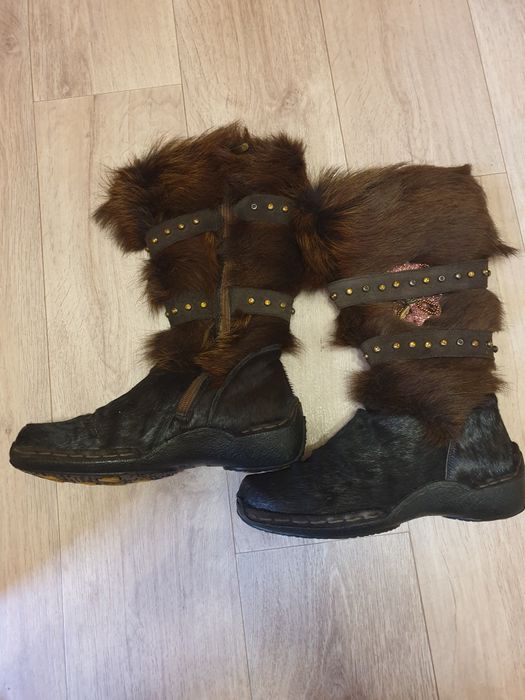 Продам женскую обувь.