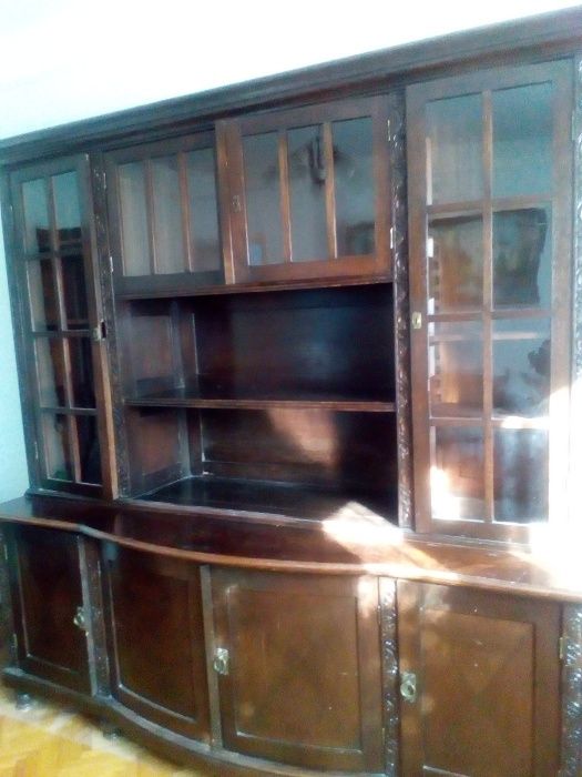 mobila veche sculptata