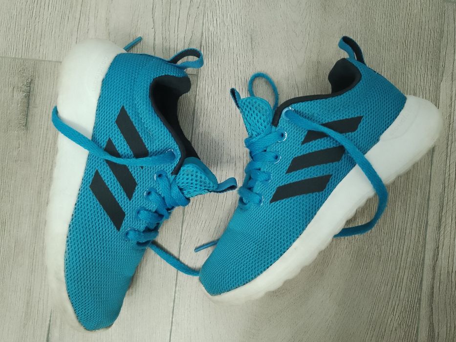 Adidas marimea 28 . Pret 50 lei