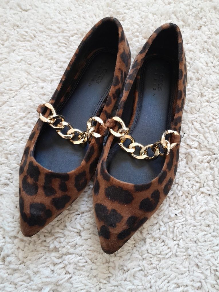 Balerini Asos animal print cu lant auriu