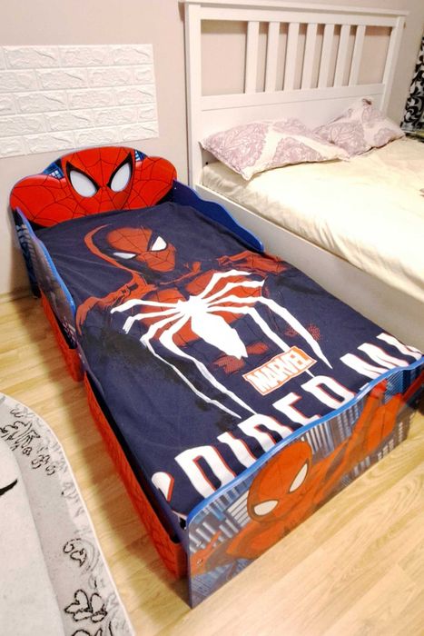 Pat copii Spiderman, cu lumini