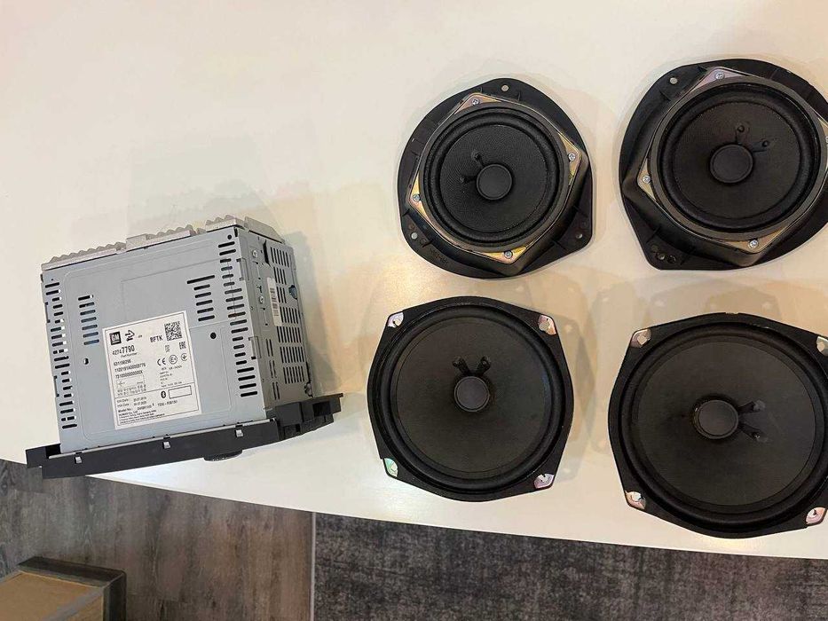 Магнитофон и колонки от Nexia 3