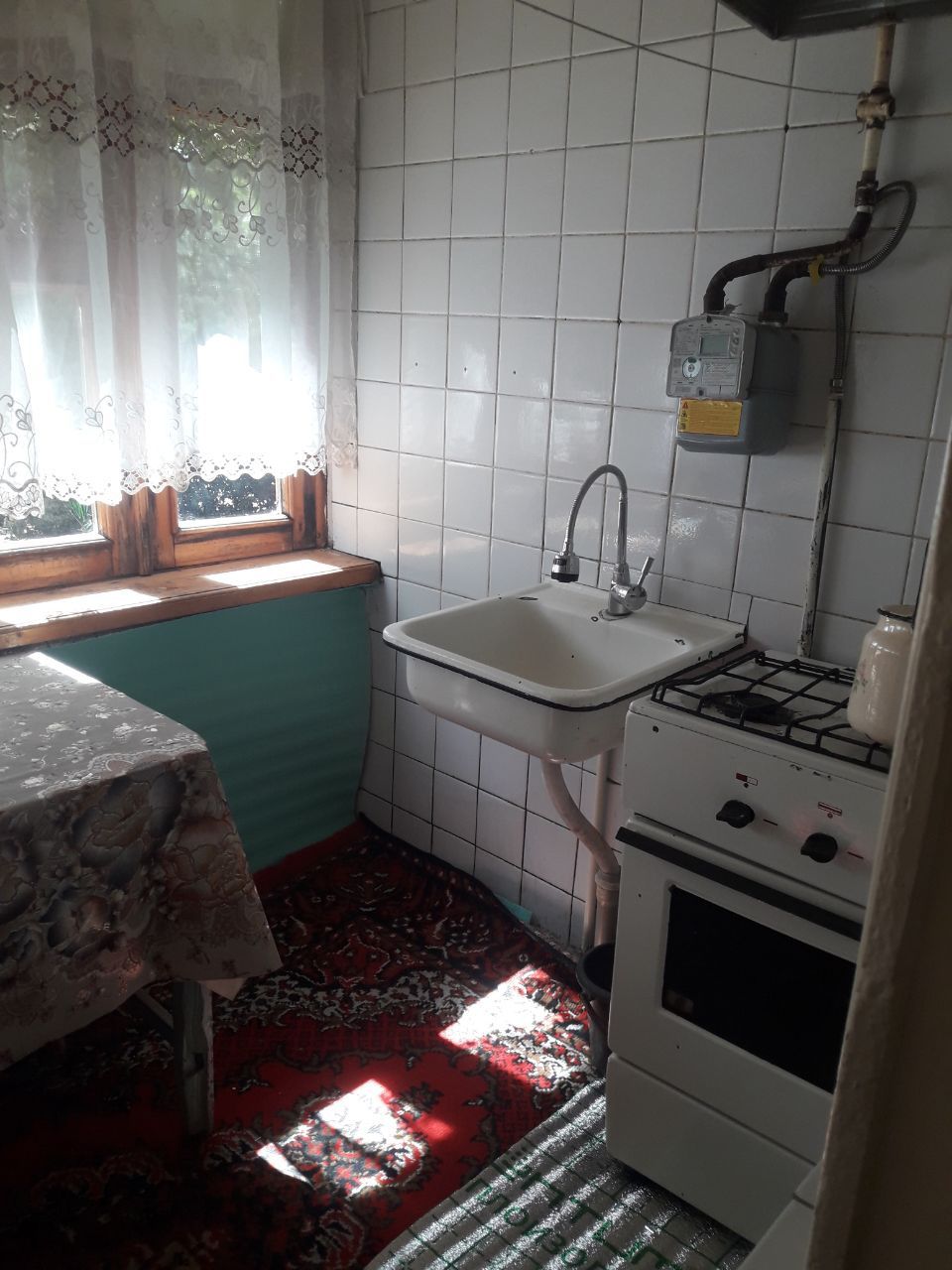 Срочно сдаётся 2х комнатная квартира переделанный в 3х на 1этаже
