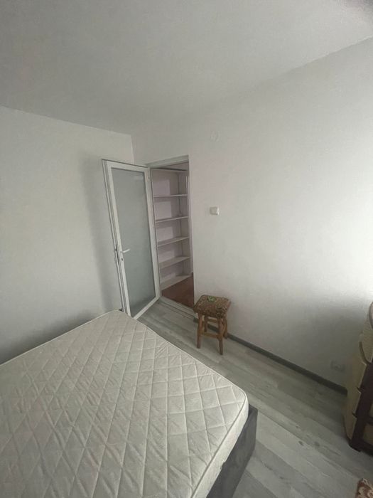 Vând apartament zona catanga Bloc j1 etaj 2!