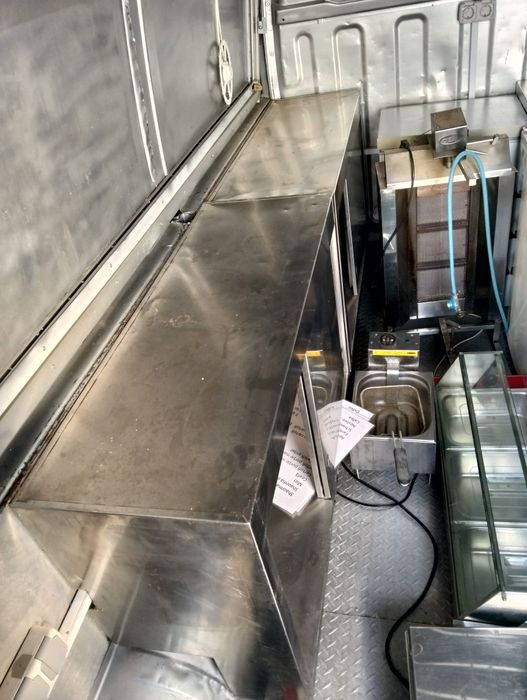 Vând food truck mobil