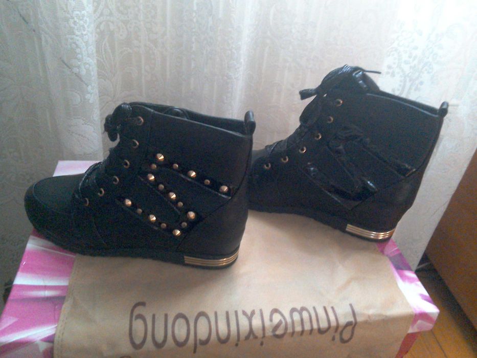 Ghete/botine negre NOI, piele ecologică, pe şiret, cu ţinte şi nituri