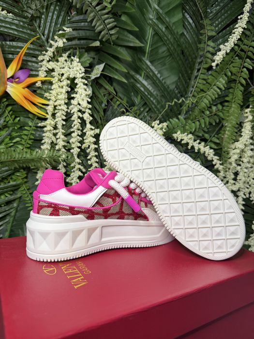 Valentino Garavani One Stud Pink