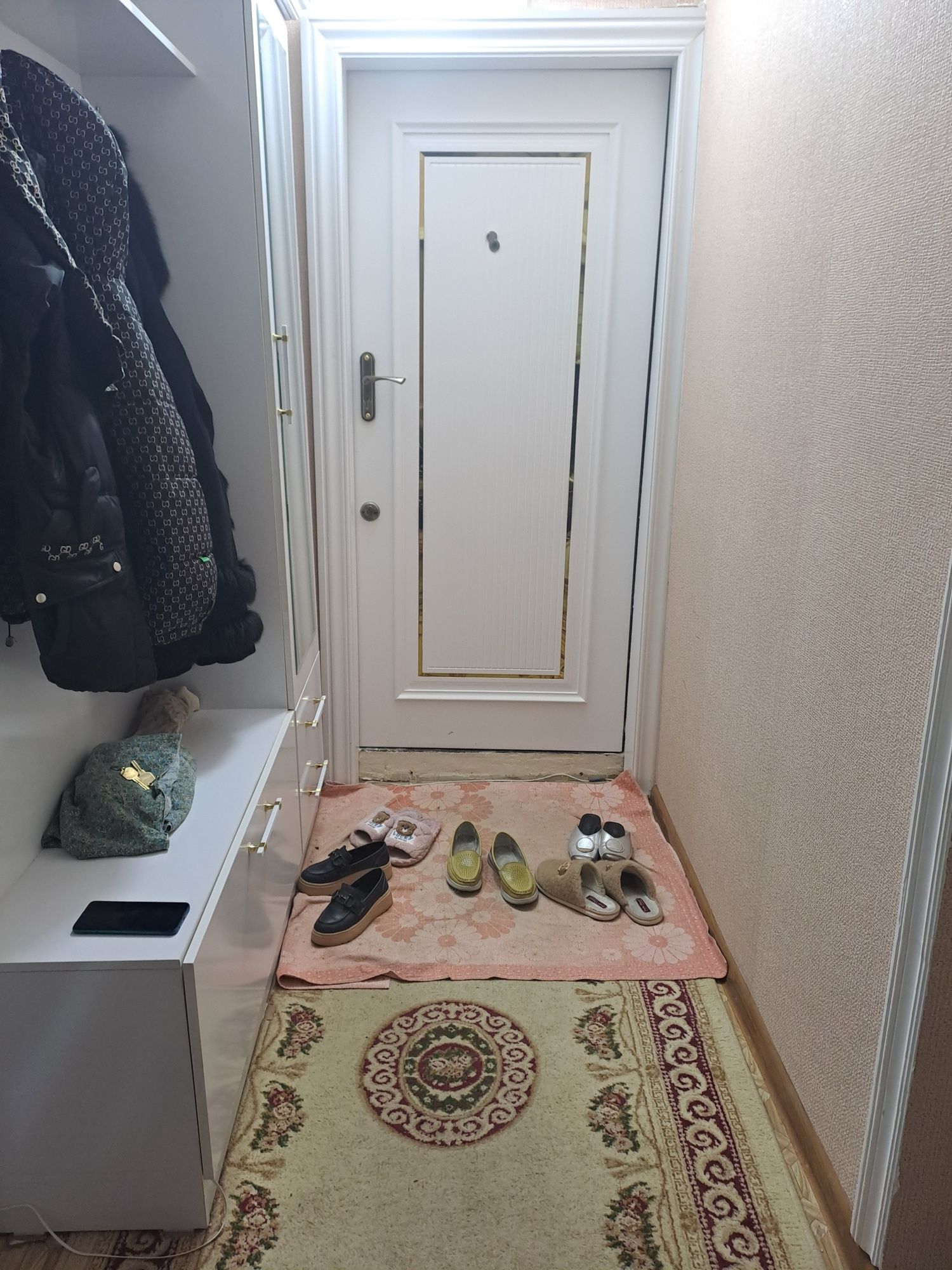 3 хонали квартира тезда сотилади.