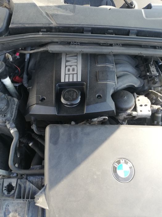 Dezmembrez BMW seria 1 e 87 benzina motor N43