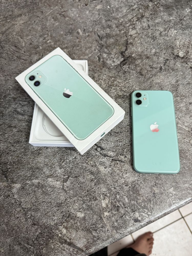 Продам iPhone 11