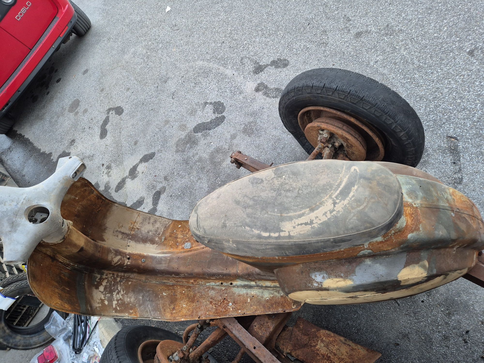 Renault от 1930г. и Vespa 1967г. / бартер /