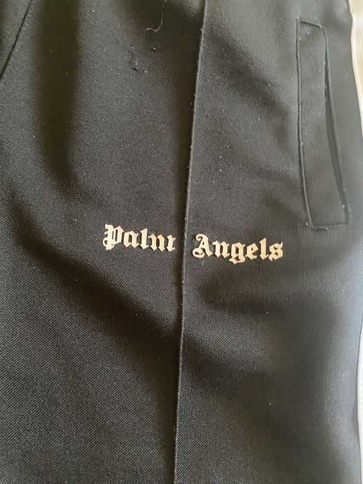 Pantalonii scurtii palm angels