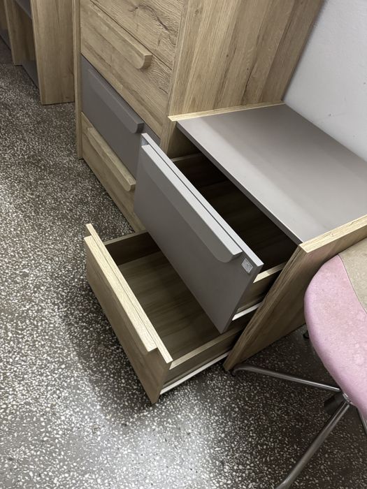 Mobilier camera tineret