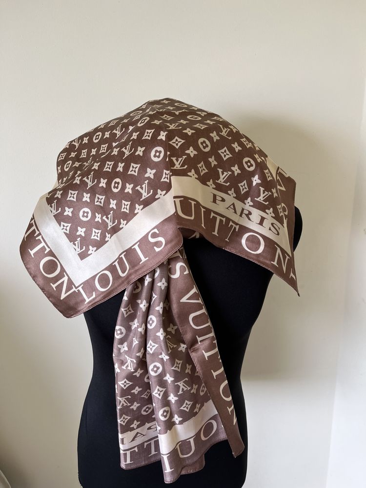 Esarfa Louis Vuitton , impecabila