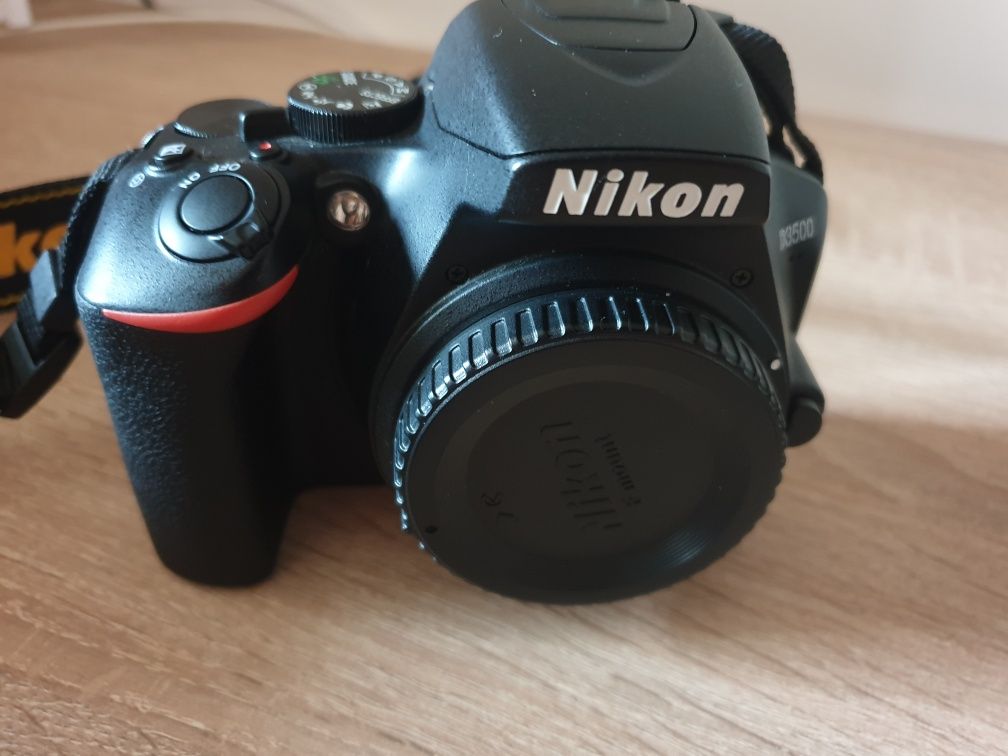 Aparat foto Nikon D3500 + obiective