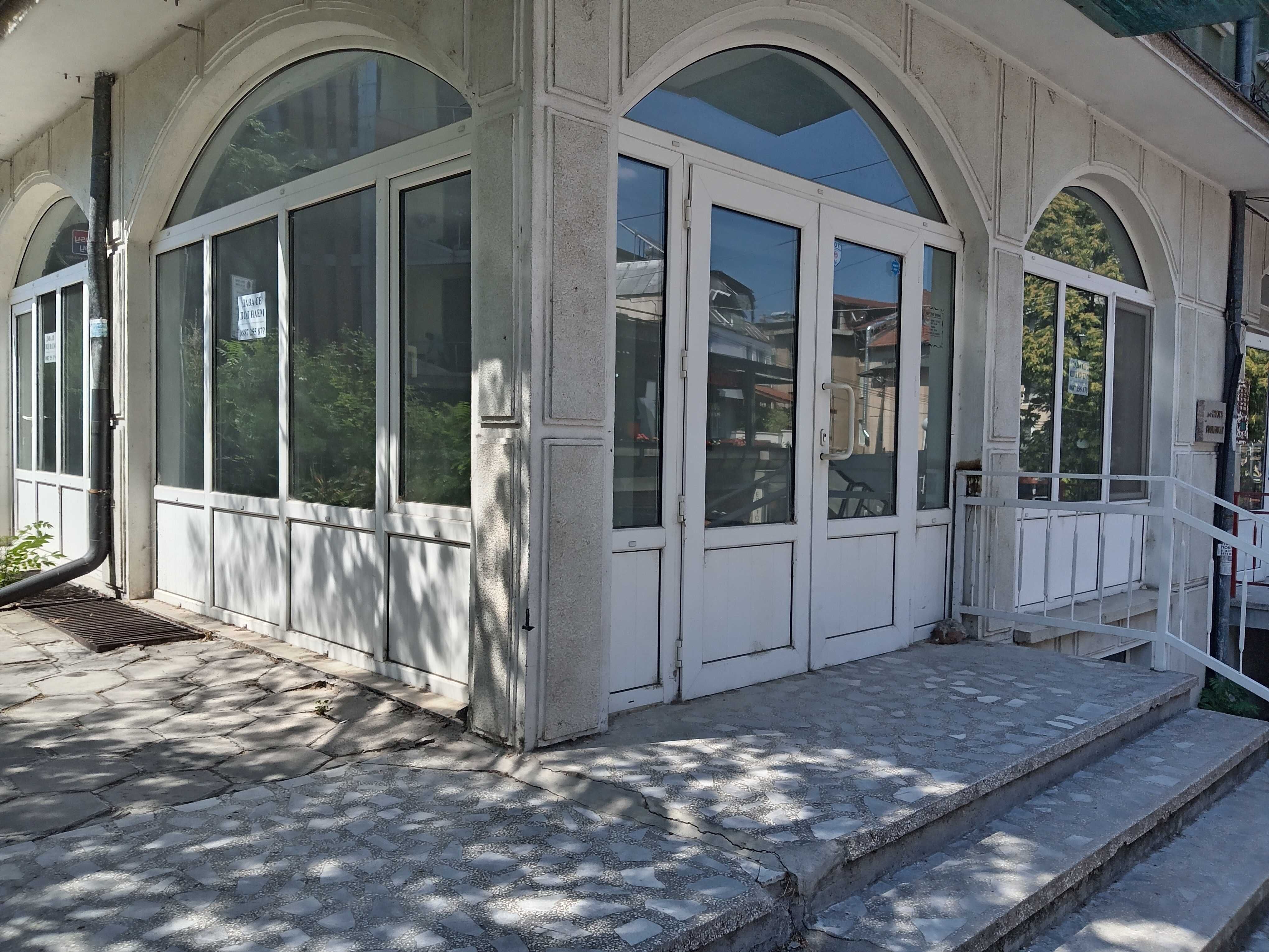 Даваме Търговско помещение под наем в центъра на града 47 кв/м