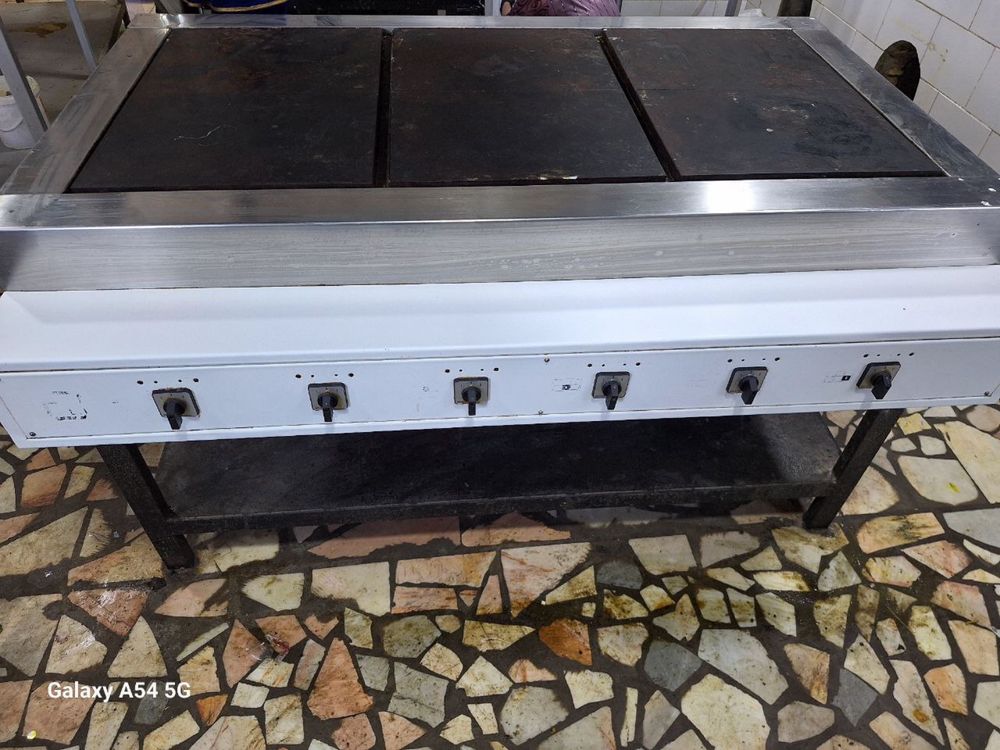 Pech sotiladi elektro pech 6talik 3fazali hali yengi ozgina ishlagan