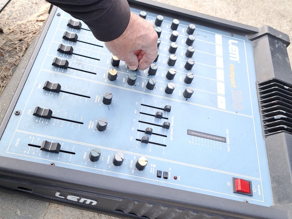 mixer cu amplificare   2x100 v