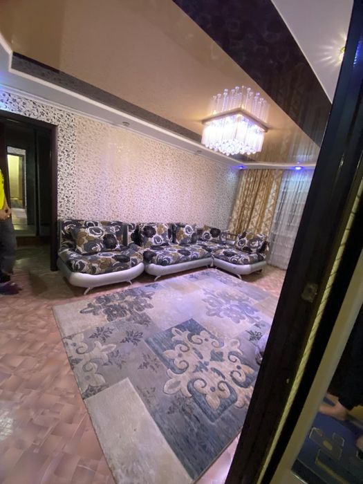 Продается трехкомнатная меблированная квартира