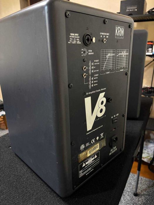 Распродажа студийных мониторов KRK-V8