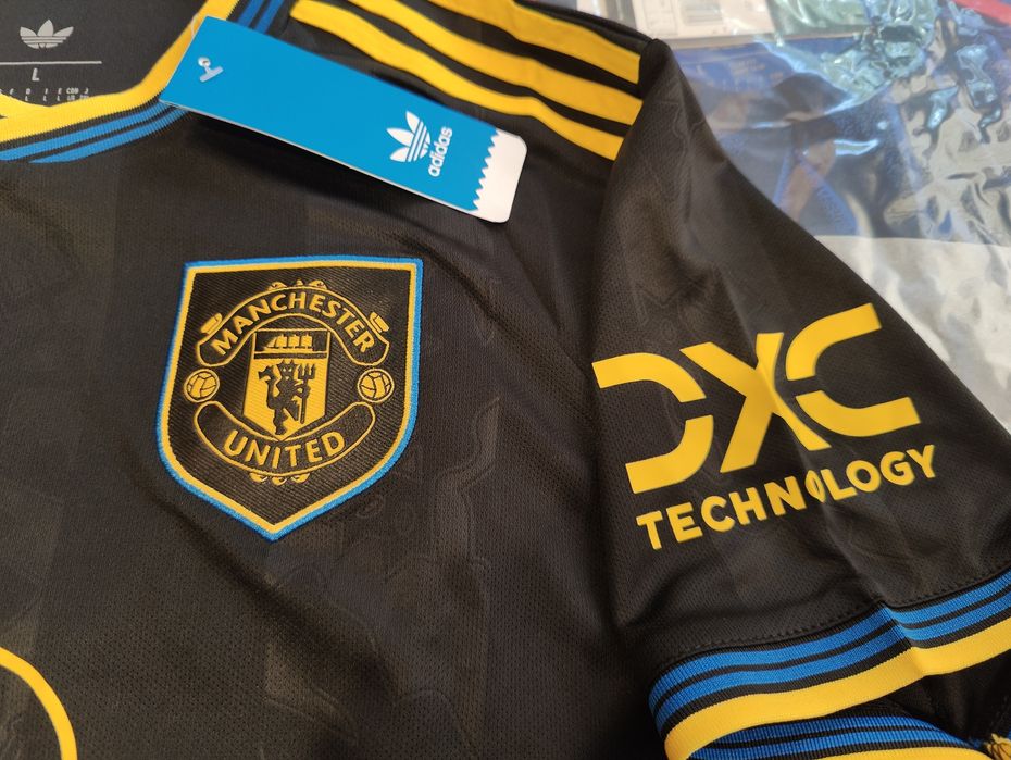 Футболни тениски Manchester United 2025/2026 3rd и retro