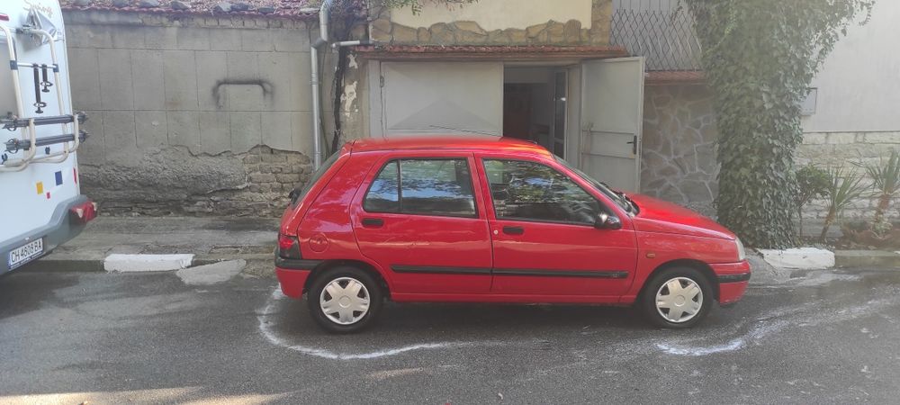 Продавам Рено Клио