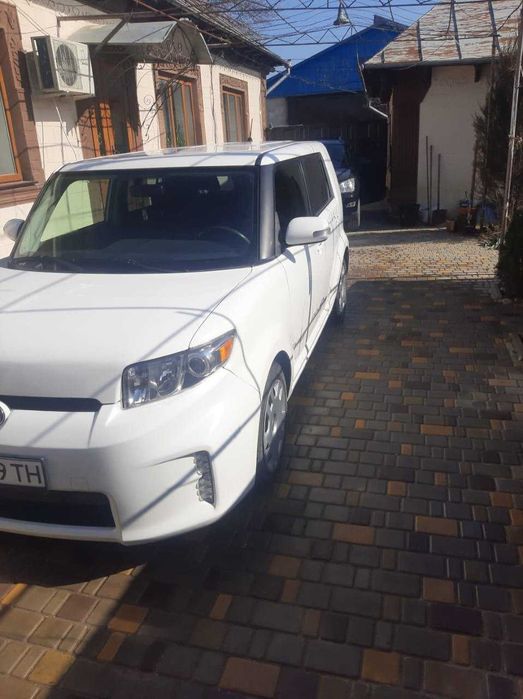 Продавам Toyota Scion, перфектно състояние