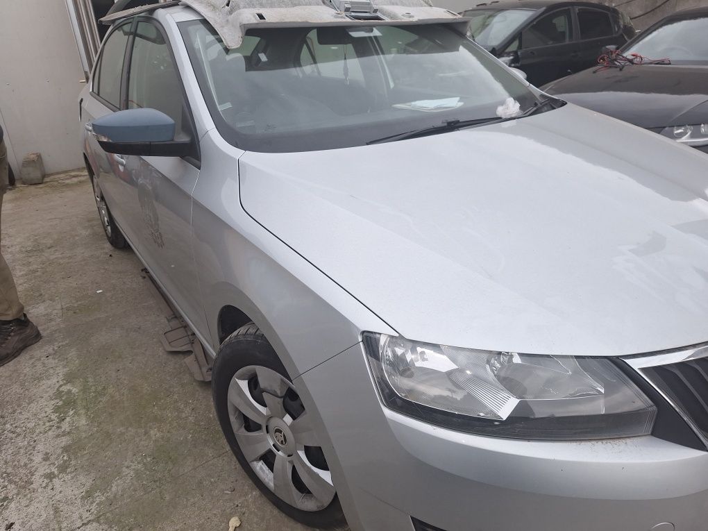 Dezmembram Skoda Rapid an 2016 1.6 tdi cod motor CXMA cutie manuala 5