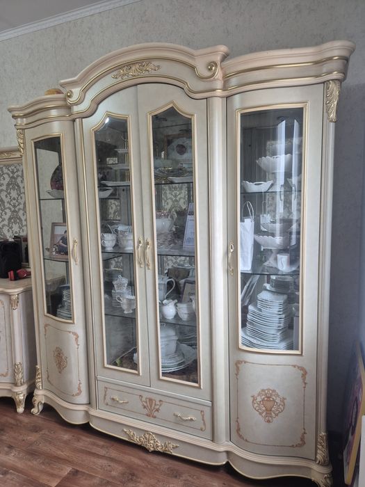 Сервант с комодом