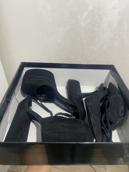 Продаю б/у обувь