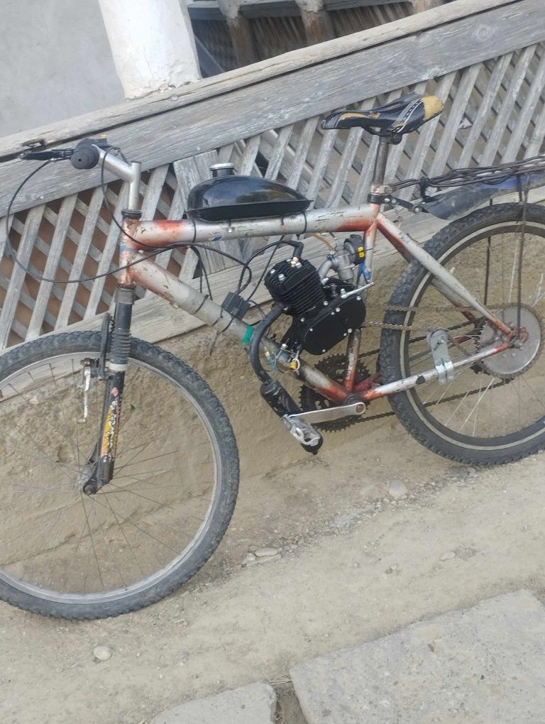 Bicicleta cu motor , vând sau schimb cu scuter