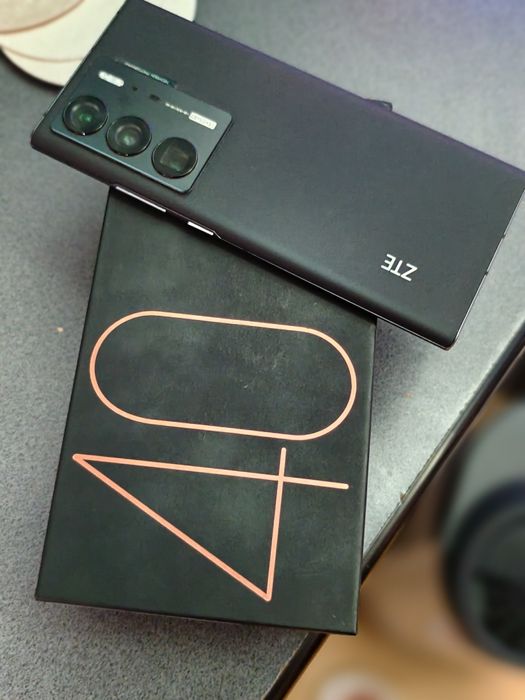 Vând sau Schimb Zte AXON 40 ULTRA
