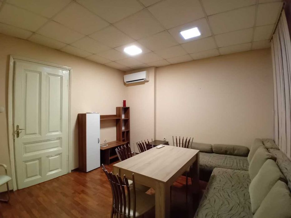 Дава се под наем Тристаен апартамент в София, Център - 115 кв.м за 714 € - Снимка #1