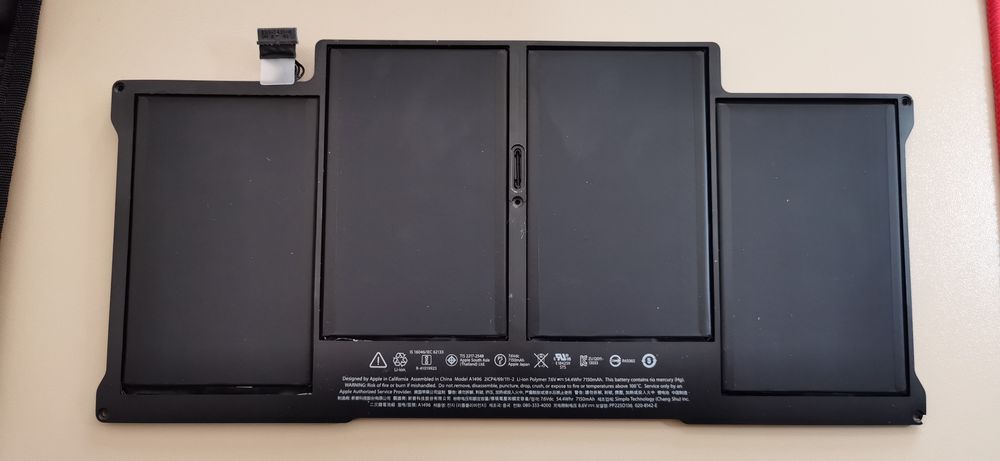 Dezmembrez MacBook air a 1466 i. 5 an 2017