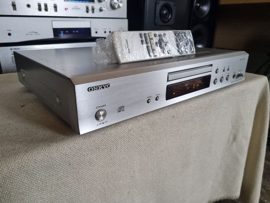 Cd Player Onkyo DX-7355. Telecomanda. Perfect functional. Impecabil.