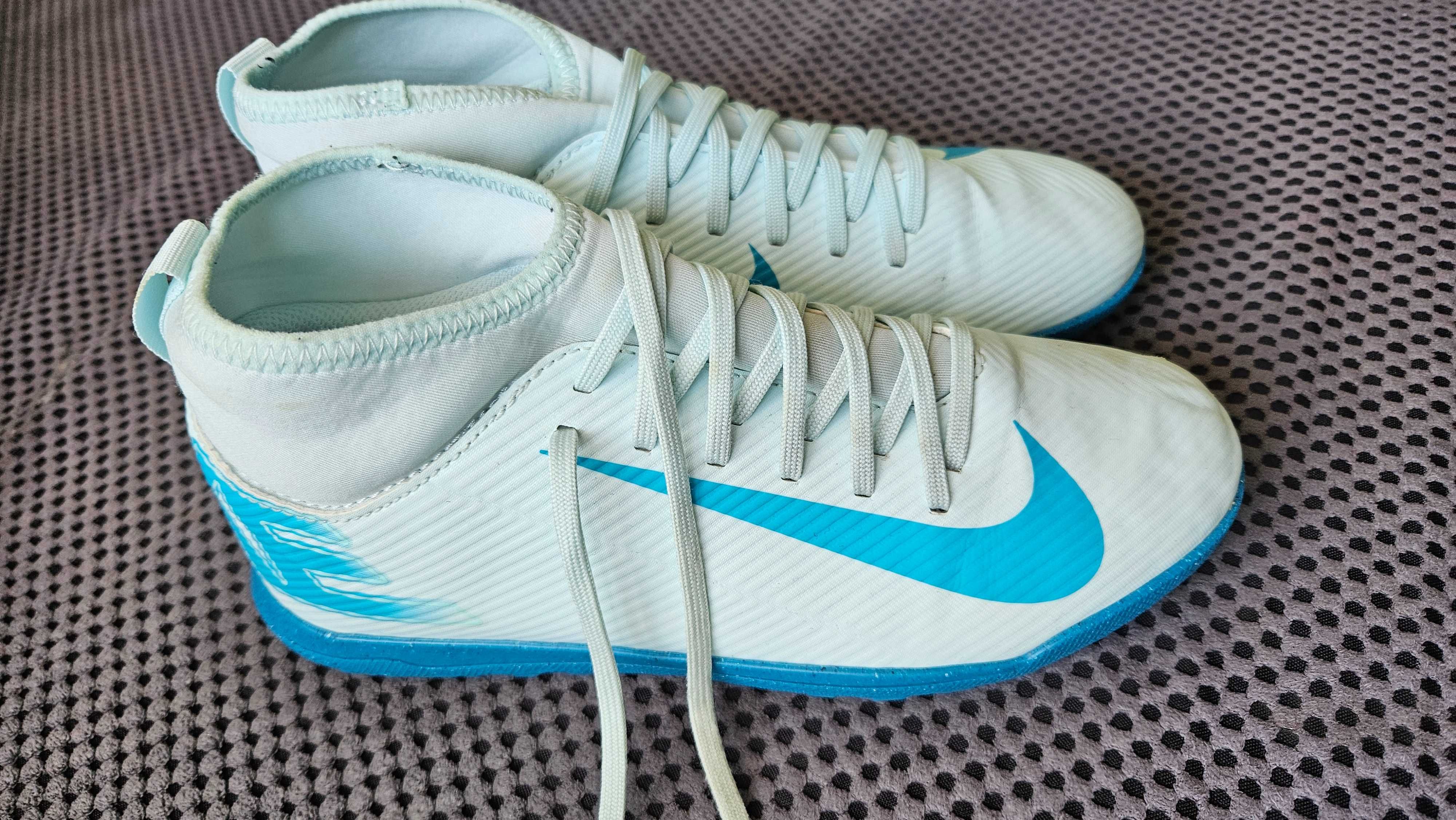 Детски футболни обувки стоножки Nike Superfly 10 Club, 37,5 номер