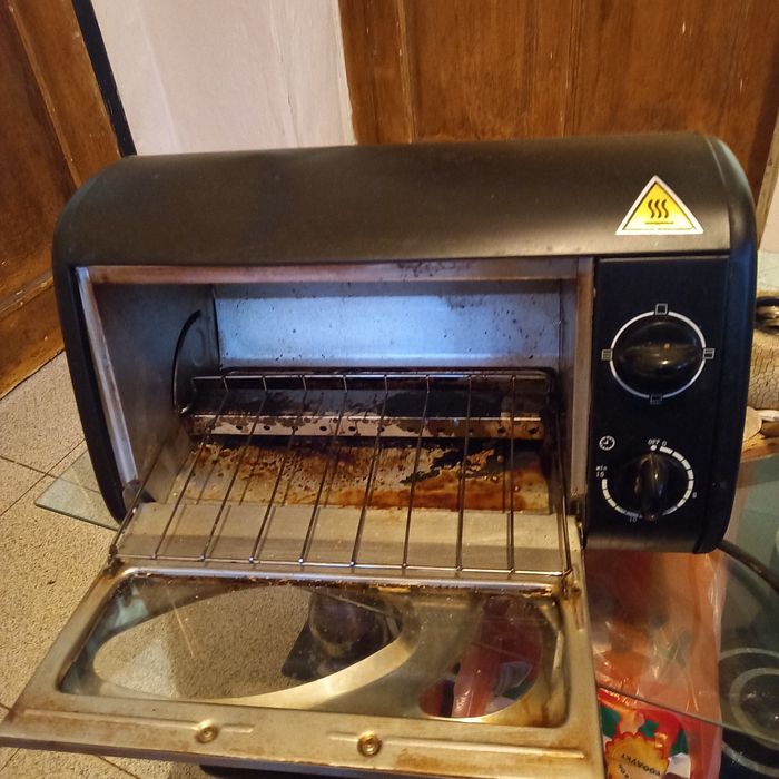 Печка тостер скара грил в отлично състояние много удобно бързо и лесно