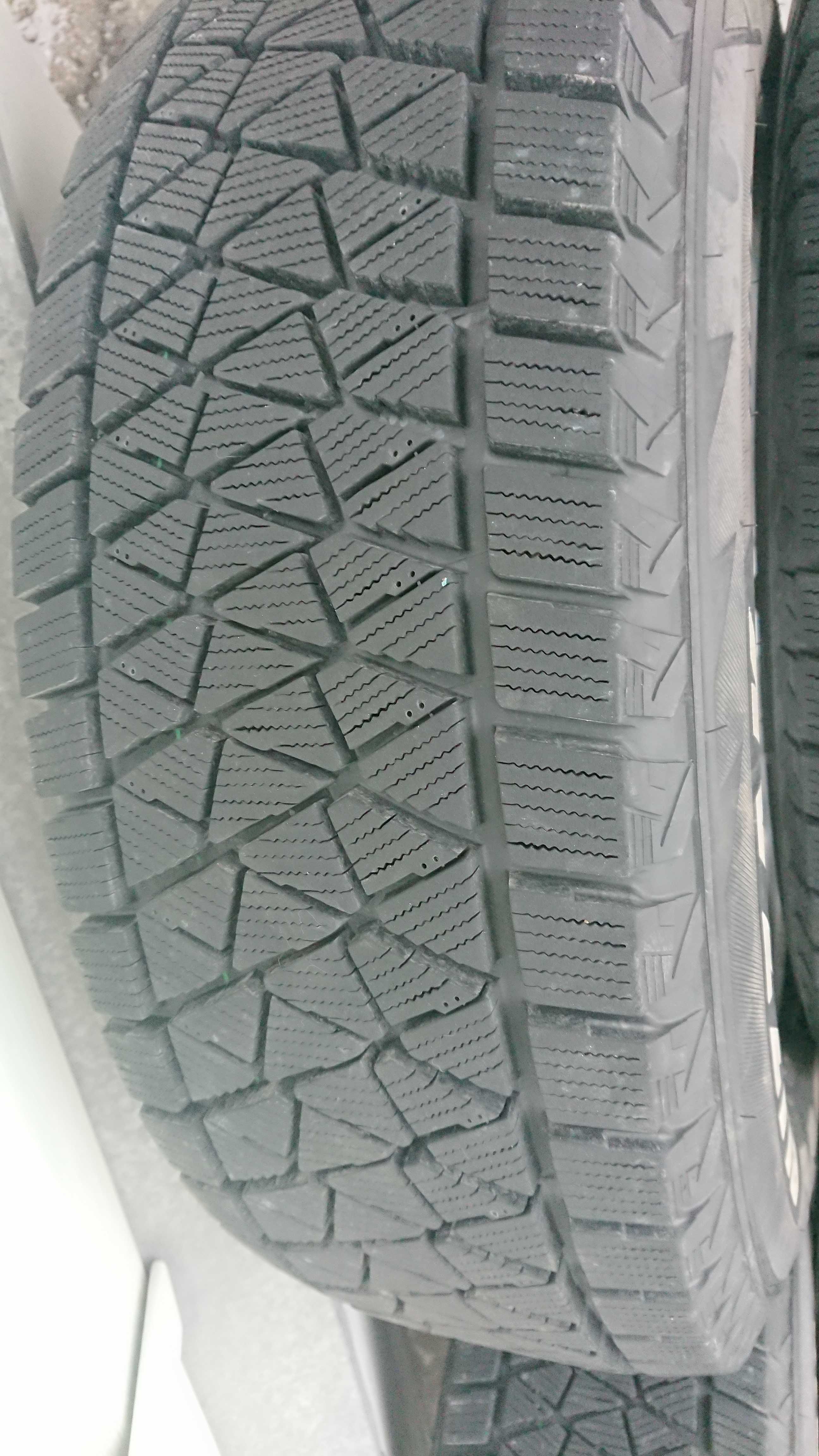 Зимние шины 225/70R16