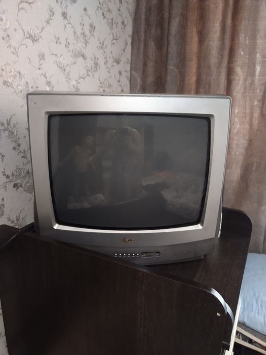 Срочно продам телевизор