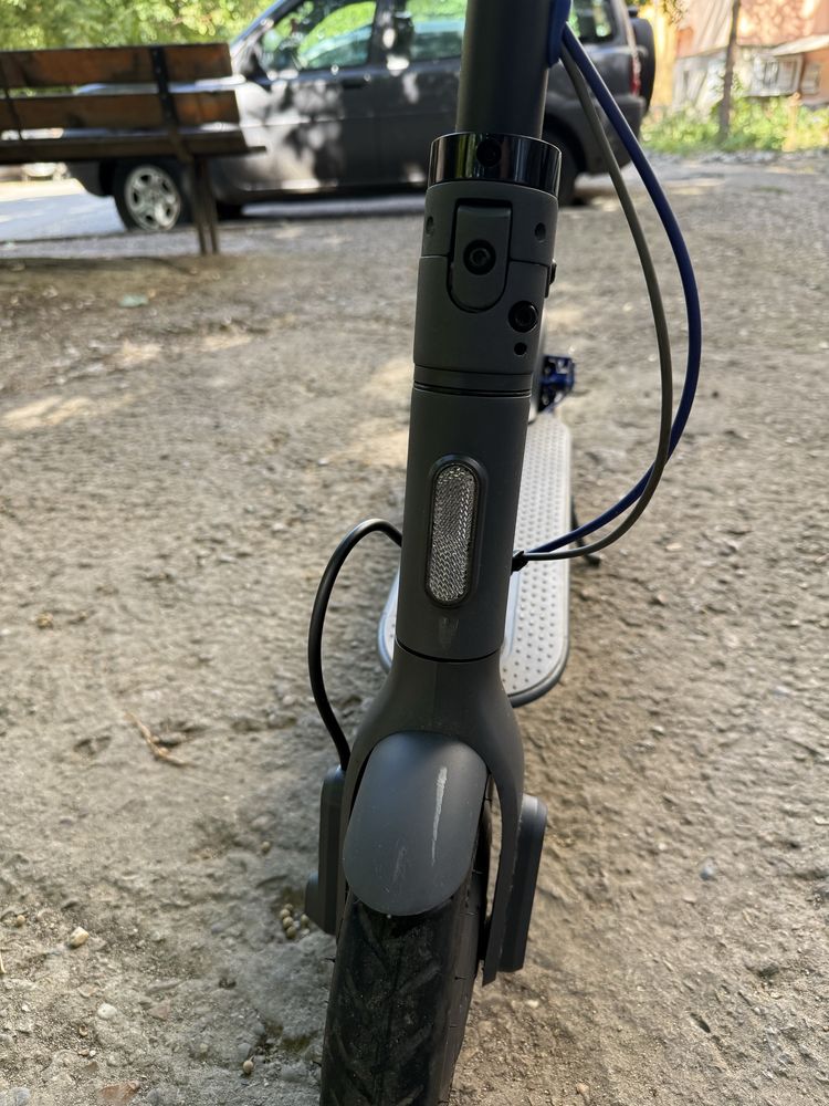 Продавам Електрическа тротинетка Xiaomi Mi Electric Scooter 3