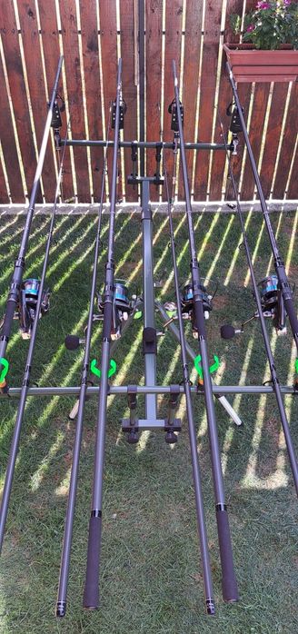Set Pescuit,4 Lansete 3,90m,2 segm+4Mulinete Aquapro 10.000+Rod Pod