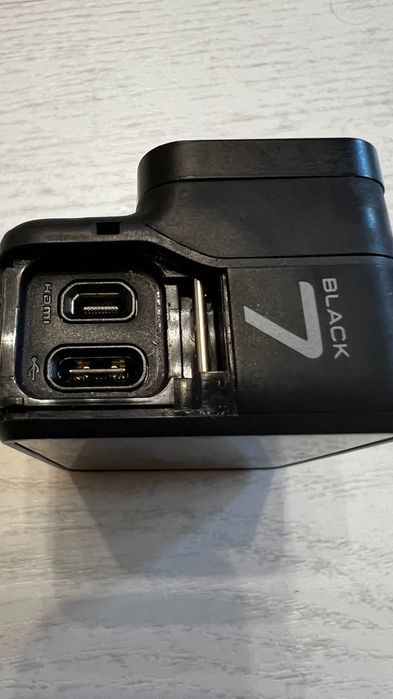 GoPro Hero 7 Black – defect, pornește, ecran pixelat+carcasă protecție