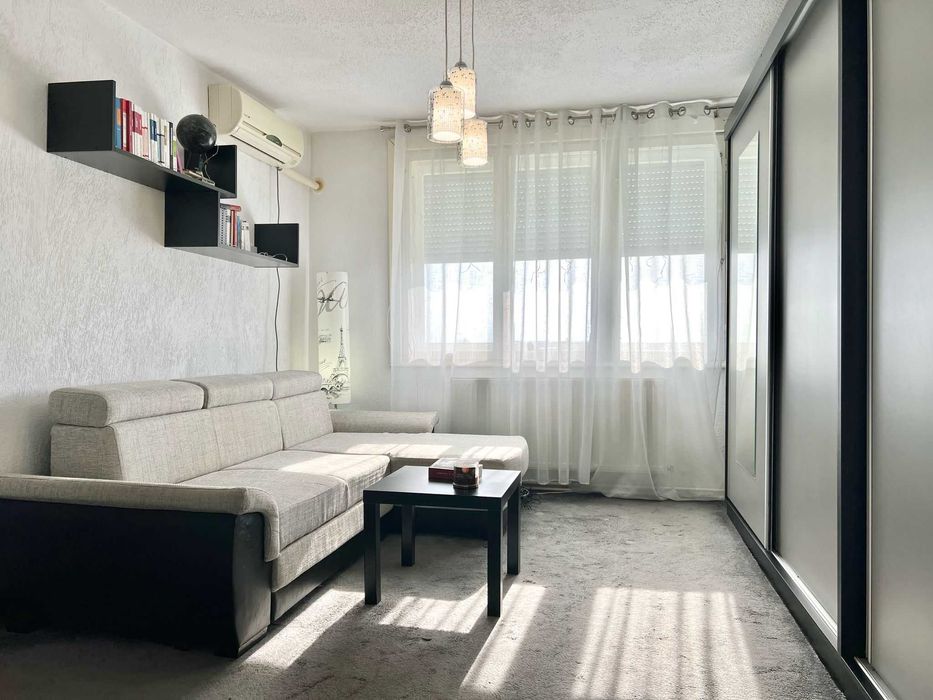 Apartament de vanzare 2 camere (deasupra mag. Curtici) Chisineu-Cris