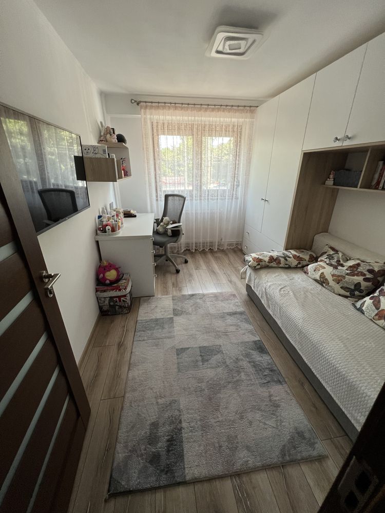 Vand Ap. 4 camere zona Tic-Tac