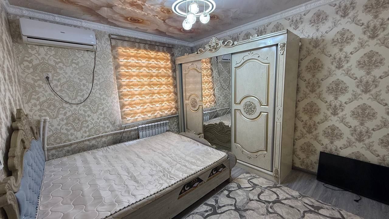 Dom sotiladi gilam bozor 7 - mikrayon 4 qavat 2 xona