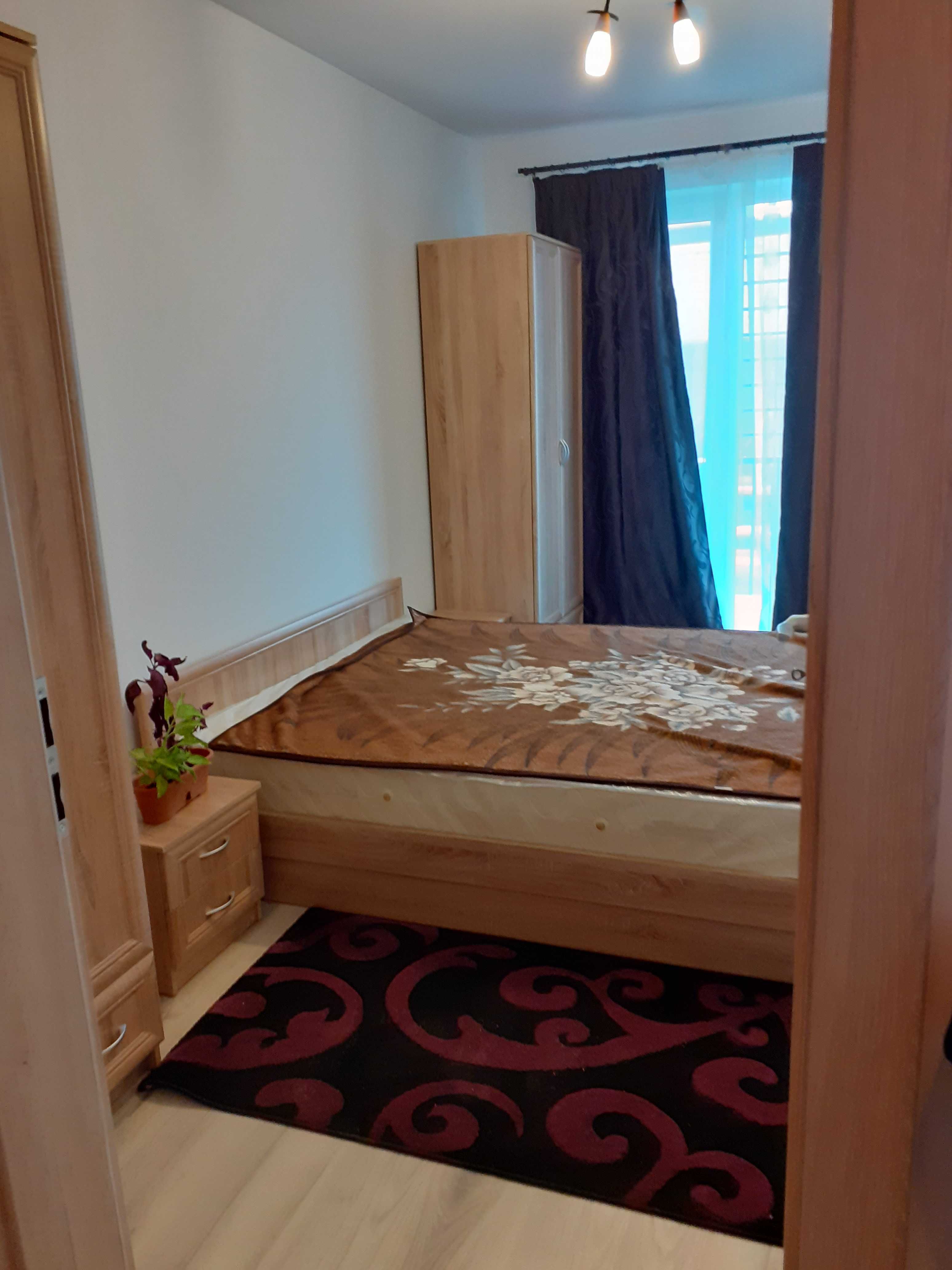 Închiriez apartament str distributiei
