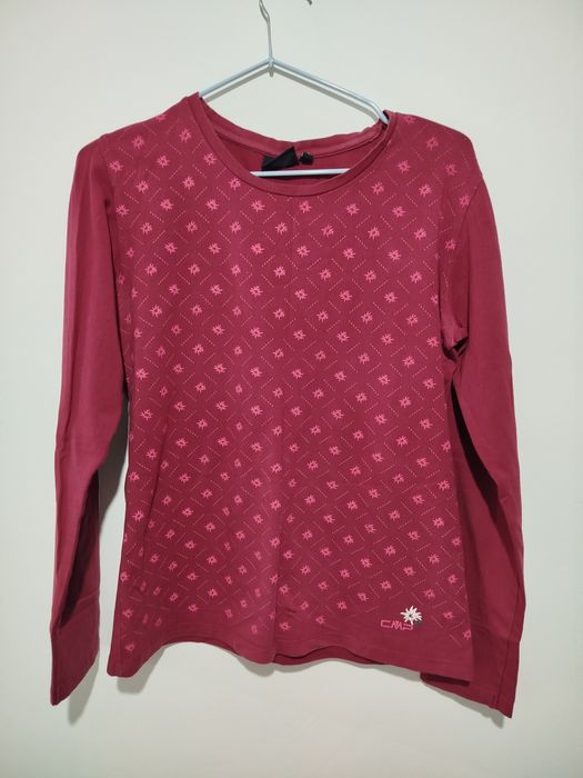 Отдам бесплатно женскую спортивную футболку