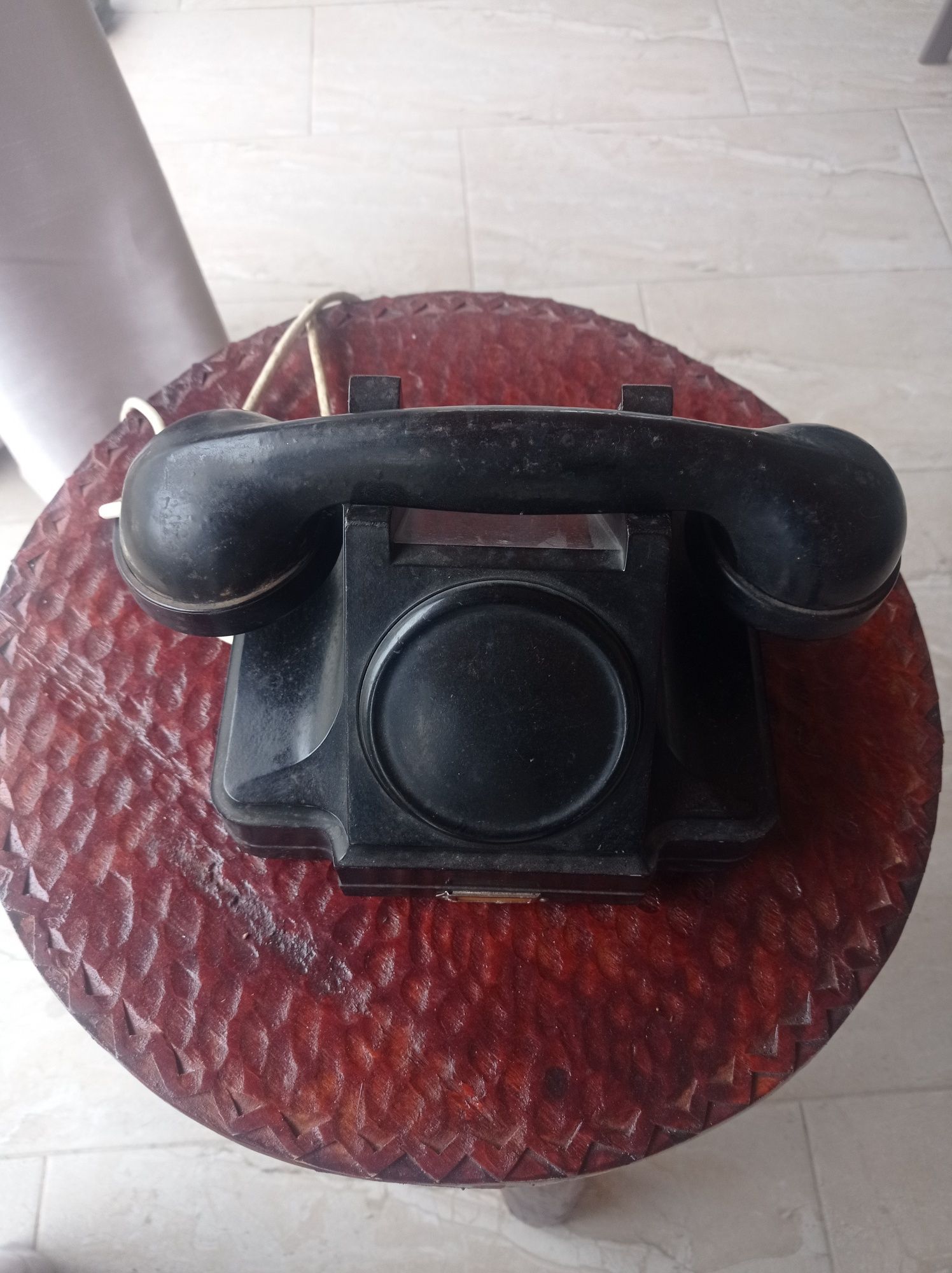 Telefon din bachelita, anul 1952
