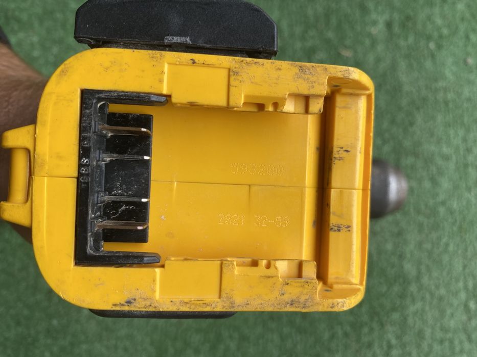 DeWalt DCD795 masina de gaurit si insurubat fara perii